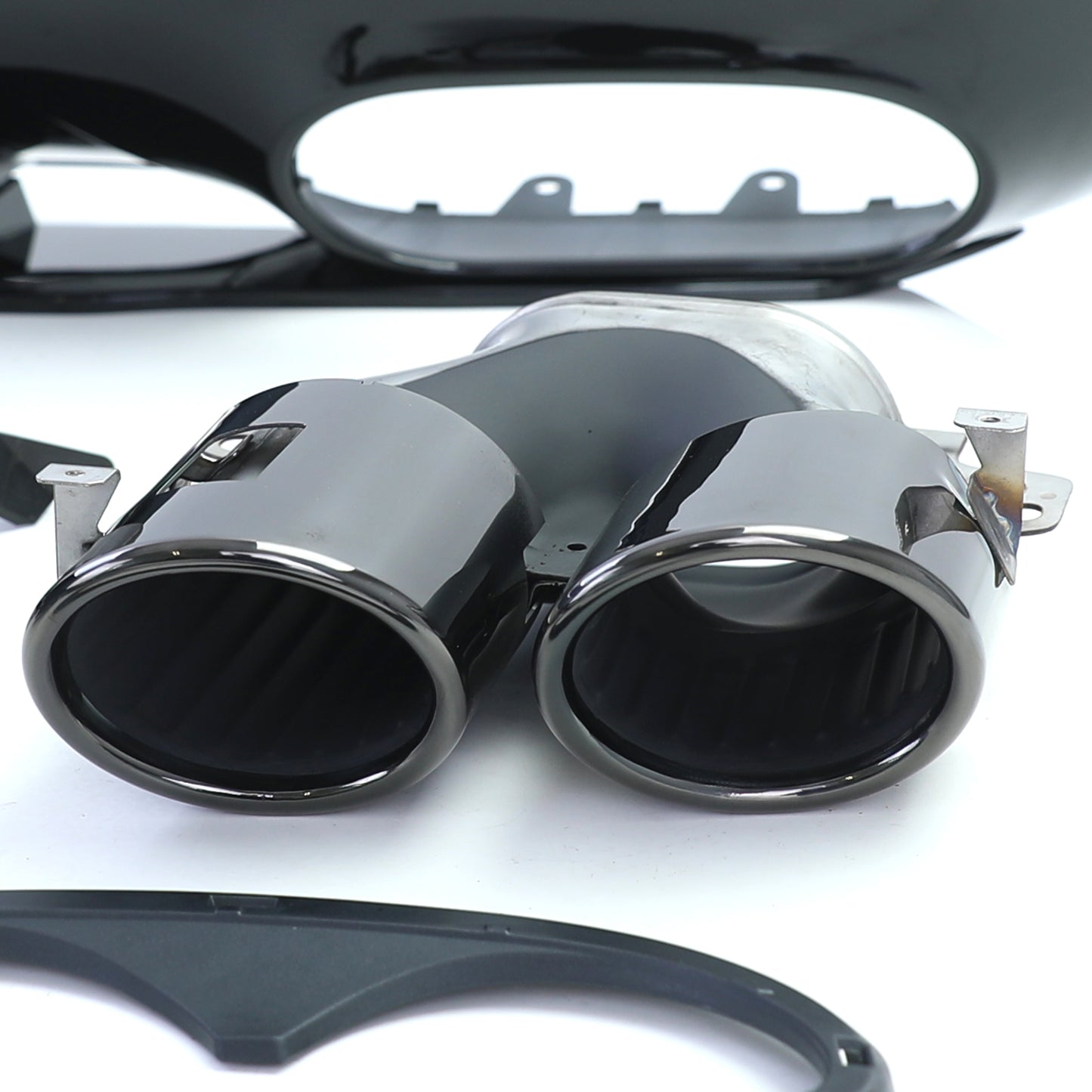 Mercedes classe A W177 dal 18  diffusore posteriore sportivo con terminali di scarico neri