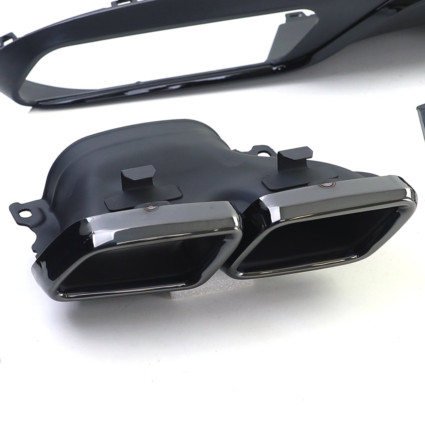 Mercedes Classe E W213 senza AMG Line Diffusore posteriore con terminali di scarico AMG